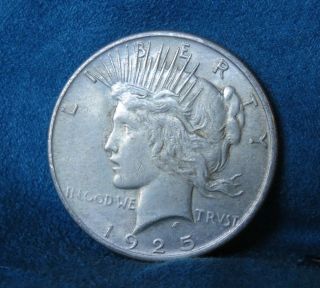 1925 United States Of America Peace Silver Dollar Philadelphia