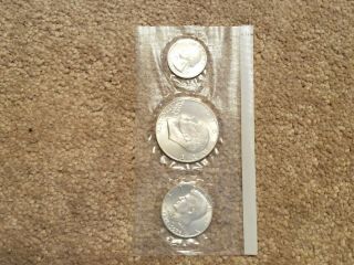 1776 - 1976 U.  S.  Bicentennial Silver Uncirculated 3 Coin Set w/ Envelope 2