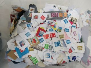 Unsorted 5 KG charity stamps mainly UK franked - GLS SC14 4