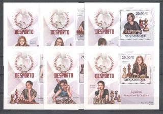 (856675) Woman,  Chess,  Mozambique
