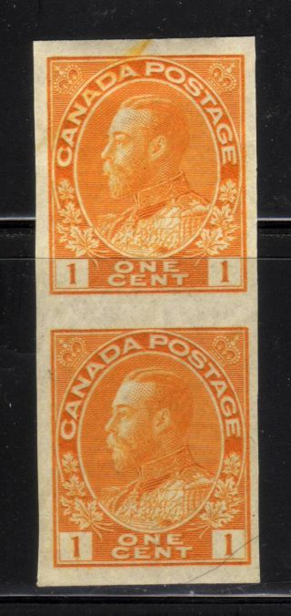Canada 136 Vertical Pair.  Mh And Mnh.