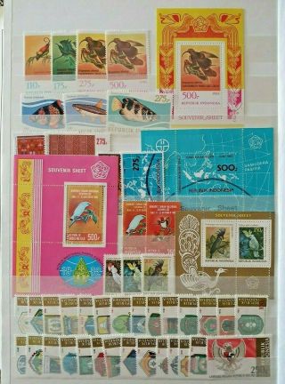 Very Fine Never Hinged Lot Indonesia Including Wildlife B261.  42 0.  99$