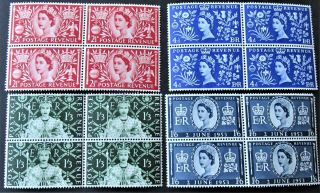 21 - Gb.  Qe Ii 1953 Coronation Set In Blocks Of 4,  2 Stamps On Each Mtd & 2 U/m