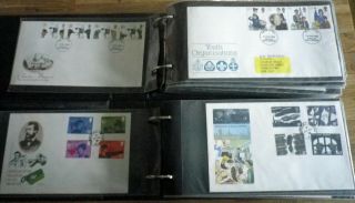 One Hundred (100) Uk First Day Covers In 2 Binders From 1976 - 1987