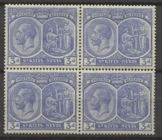 No: 67402 - St Kitts & Nevis - An Old 3 D - Block Of 4 - Mnh