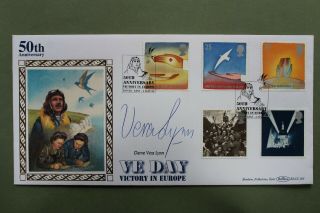 1995 50th Anniversary Ve Day Fdc - Victory In Europe - Signed By Dame Vera Lynn