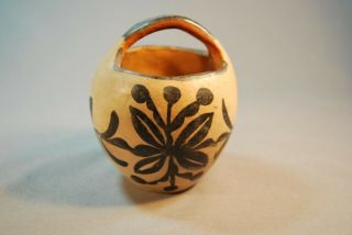 Antique American Kewa Indian Santo Domingo Pueblo Pottery Flower Design 4 1/2 "