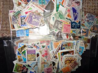 Kiloware Lot Gb World Mixed Stamps Off Paper 700,  100 Ideal Christmas Stocking