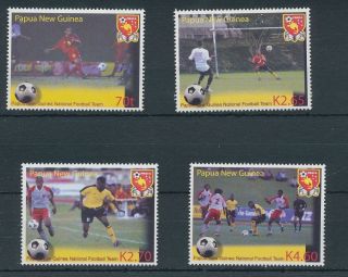 Papua Guinea Png 2004 Soccer Fifa Mnh Set (4 Stamps) (pap28)