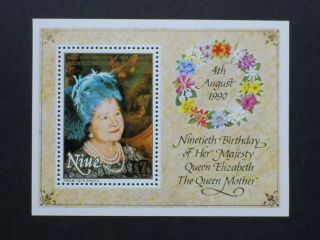 Niue Stamp Mini Sheet.  The Queen Mother 90th Birthday 1900 - 1990.  Un Mounted.