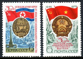 Russia 4366 - 4367,  Mnh.  Flags,  Arms.  Ussr,  Korea,  Viet Nam,  1975
