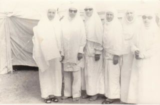 Saudi Arabia Old Photo الحجاج امام المخيمات على جبل عرفات