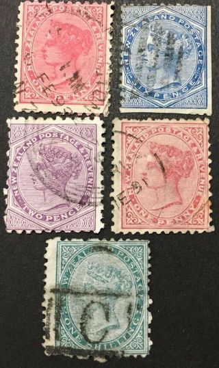 Zealand Queen Victoria Cerca 1870 - 95 Selection Of 5 Stamps All Vfu Inc 1s