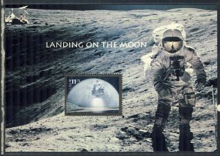2000 Scott 3413 Landing On The Moon Hologram Souvenir Sheet Vfnh