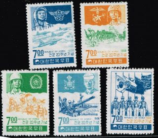 Korea Stamp 1968 The 20th Anniversary Of Armed Forces Stamps - Top Left Thin