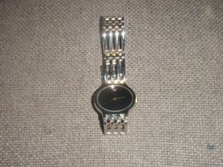 Vintage Oscar De La Renta Men’s Shock Resistant Gold Toned Watch 2
