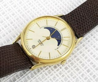 Vintage Mens Seiko 7434 - 7008 Moon Phase Quartz Watch Mid Size 32mm Moonphase