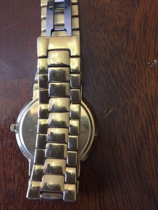 Pre - owned Gucci men ' s watch gold 3300.  2.  m with gold plated belt and dial. 2