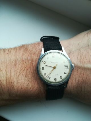 VOSTOK Vintage Russian SOVIET USSR men ' s MECHANICAL Wrist watch WOSTOK 2209 2