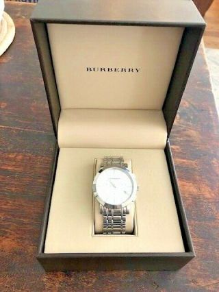 Burberry Heritage Bu1372 Silver Wrist Watch For Men.  Includes Box.