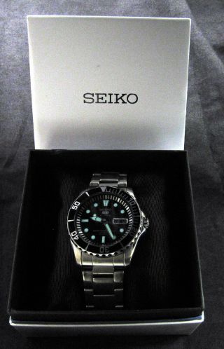 Seiko 5 Sports Automatic Divers Watch 7s36 23 Jewels W/ Illuminated Face Parts
