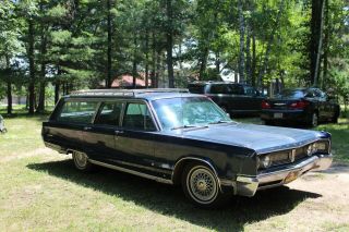 1967 Chrysler Town & Country 10