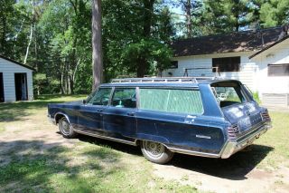 1967 Chrysler Town & Country 2