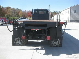 2007 PETERBILT 335 C7 CAT 10 SPEED TANDEM AXLE WITH 24 ' FLATBED SET UP FOR MOFFITT FORKLIFT 6