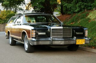 1977 Ford Country Squire 2