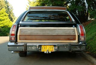 1977 Ford Country Squire 9