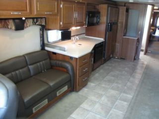 2008 Fleetwood Discovery 39R 12