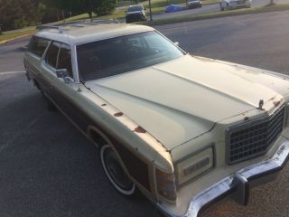 1977 Ford Country Squire LTD 11
