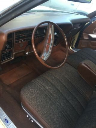 1977 Ford Country Squire LTD 18