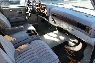 1991 Chevrolet Suburban 2500 17