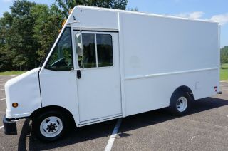 2009 Ford Utilimaster E - 350 Duty Step Panel Van
