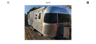2014 Airstream Flying Cloud Rear Queen Bed 2