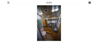 2014 Airstream Flying Cloud Rear Queen Bed 4