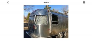 2014 Airstream Flying Cloud Rear Queen Bed 6