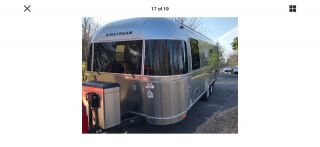 2014 Airstream Flying Cloud Rear Queen Bed 7