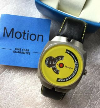 Mens Rare Retro Bright Yellow Dial Rotating Disc Jump Hour Style Motion Watch.