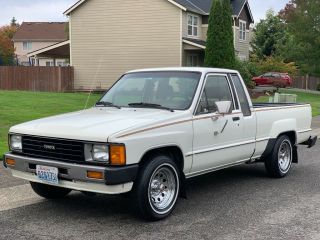 1985 Toyota Pickup Dlx Xtra Cab 22r 1 - Owner