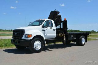2005 Ford F750 Flatbed With Crane 2