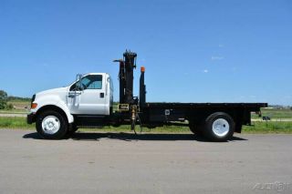 2005 Ford F750 Flatbed With Crane 3