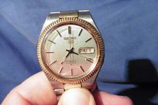 Seiko 5 Automatic 21 Jewels Gold Chrome Mens Wristwatch But Need Service