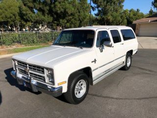 1986 Chevrolet Suburban - -