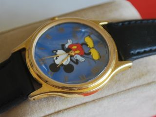 Vintage LORUS V500 Gold Tone Mickey Mouse Men ' s Watch w/Blue Marble Dial 3