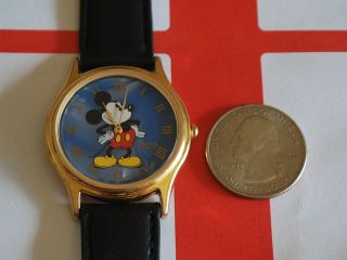 Vintage LORUS V500 Gold Tone Mickey Mouse Men ' s Watch w/Blue Marble Dial 8