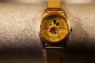 Seiko Mickey Mouse Watch,  3y03 - 0039 - Special Edition Sunburst Mickey Watch