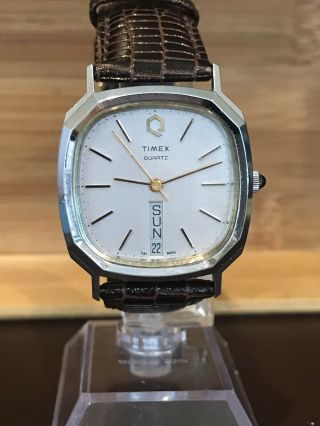 Vintage Rare Timex Q Style M Cell Men’s Quartz Watch.  Battery.  Band