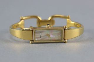 Gucci 1500 Ladies White Mother Of Pearl Dial 18k Gold Plated Bangle Watch